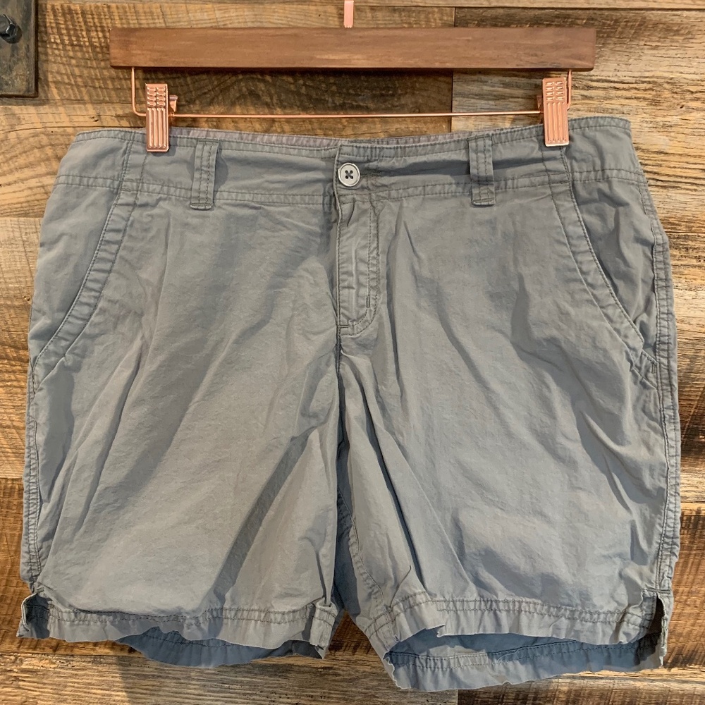 EUC - Columbia - Casual Shorts w/ Button & Zip Fly - Taupe - 10